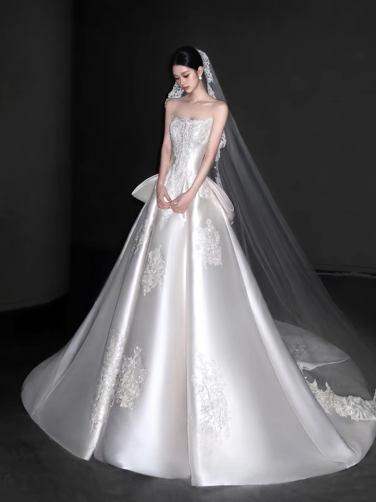 Váy cưới cúp ngực dáng công chúa ren thêu satin_I123