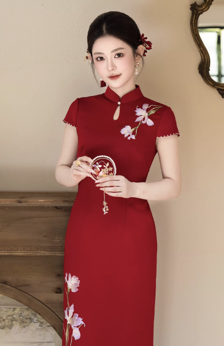 Sườn xám đỏ thêu hoa ngọc lan thanh lịch_I63
