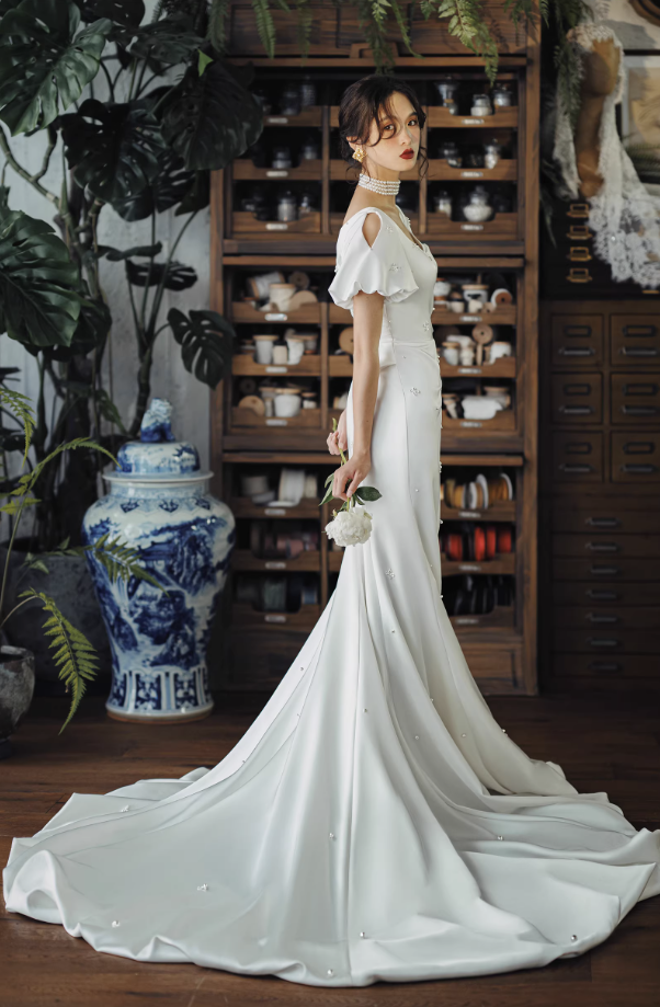 Váy cưới satin đuôi cá tay bồng đính ngọc vintage_I16