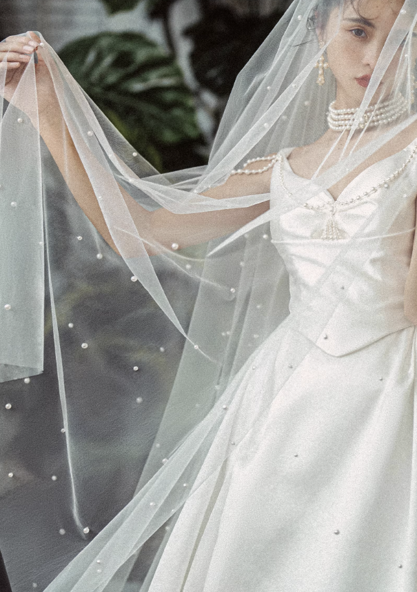 Váy cưới satin dáng công chúa đính ngọc trai_I26