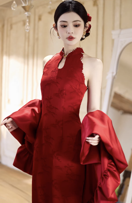Sườn xám cưới đỏ cổ yếm đính ngọc kèm áo choàng_I55