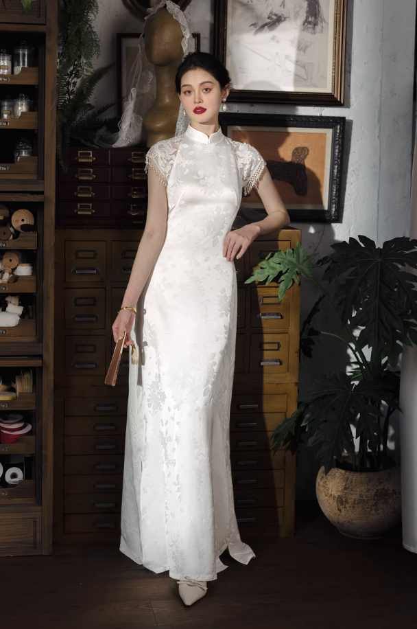 Váy cưới cổ cao ren hoa dáng dài sang trọng_I41