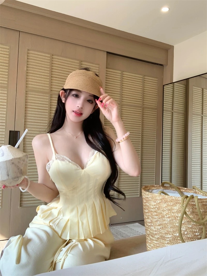 Áo hai dây phối quần vàng pastel nữ tính_E01