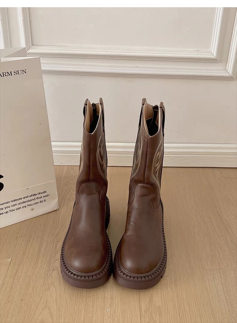 Giày boot cao cổ thêu họa tiết vintage đế bánh mì_B02