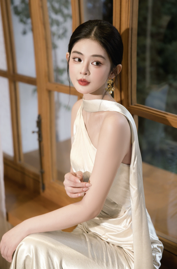 Váy lụa cổ yếm lệch vai thanh lịch_I59