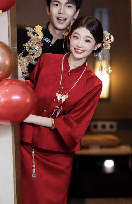 Áo hoa văn dập nổi phối chân váy dáng dài_I82