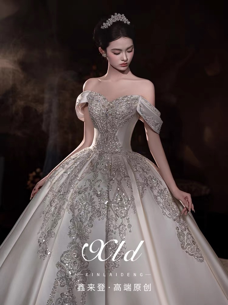 Váy cưới dáng xòe công chúa đính đá_I149