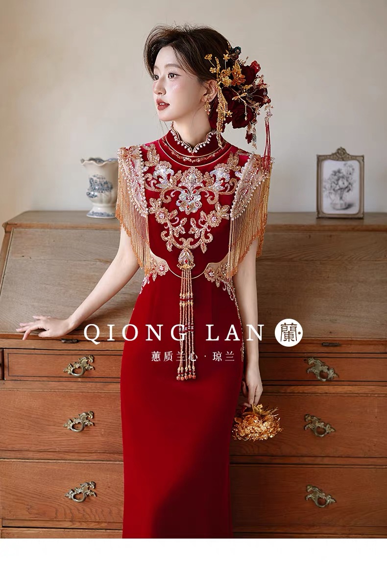 Sườn xám thêu hoa tua rua_I111