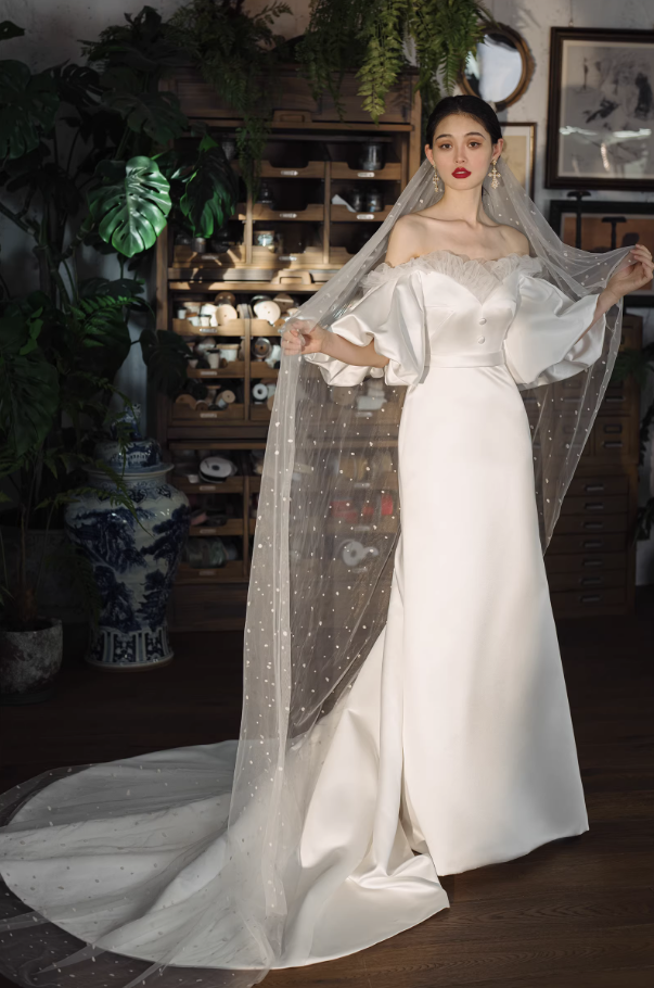 Váy cưới satin trễ vai cổ tim tay phồng_I24