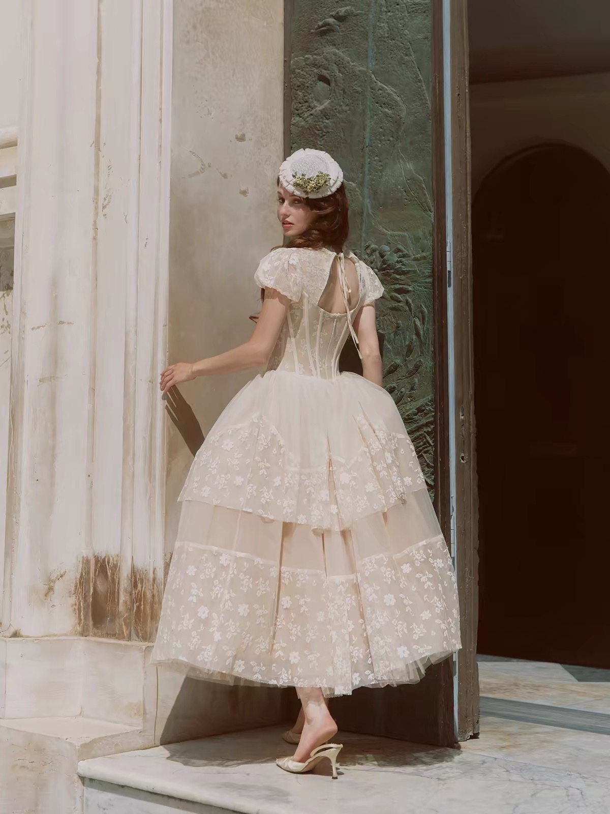 LaceMade váy ren hoa cổ cao tay phồng_Y113