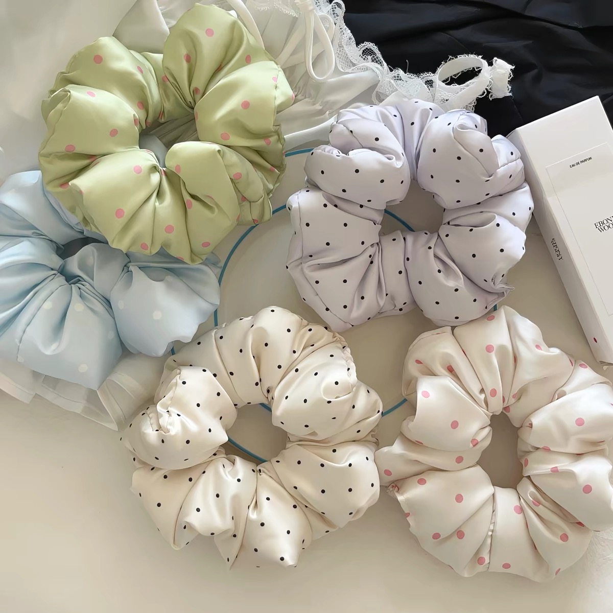 Scrunchie vải lụa chấm bi phồng_R04