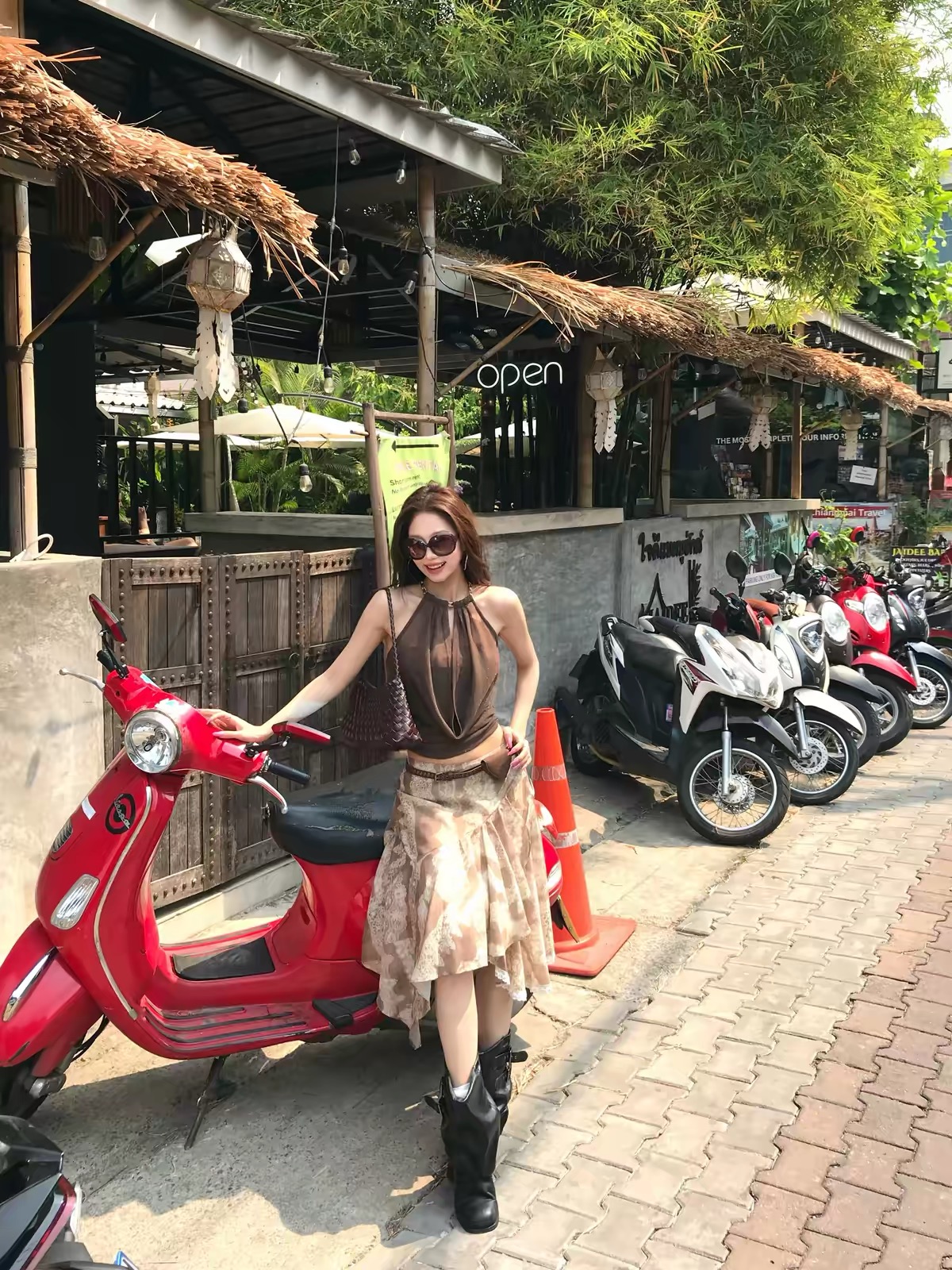 Áo cổ yếm phối chân váy xòe_V56