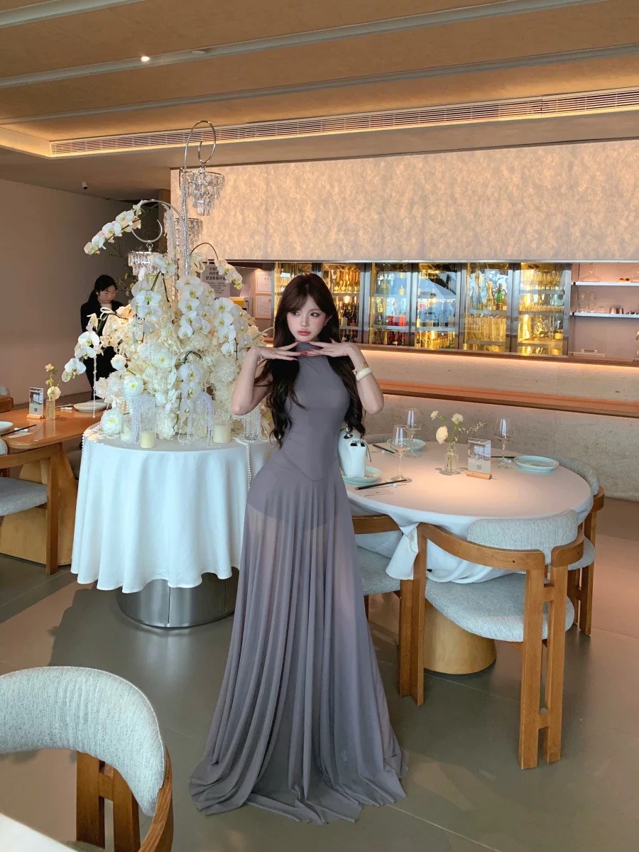 Váy dài dáng ôm cổ yếm xòe nhẹ thanh lịch_Y21