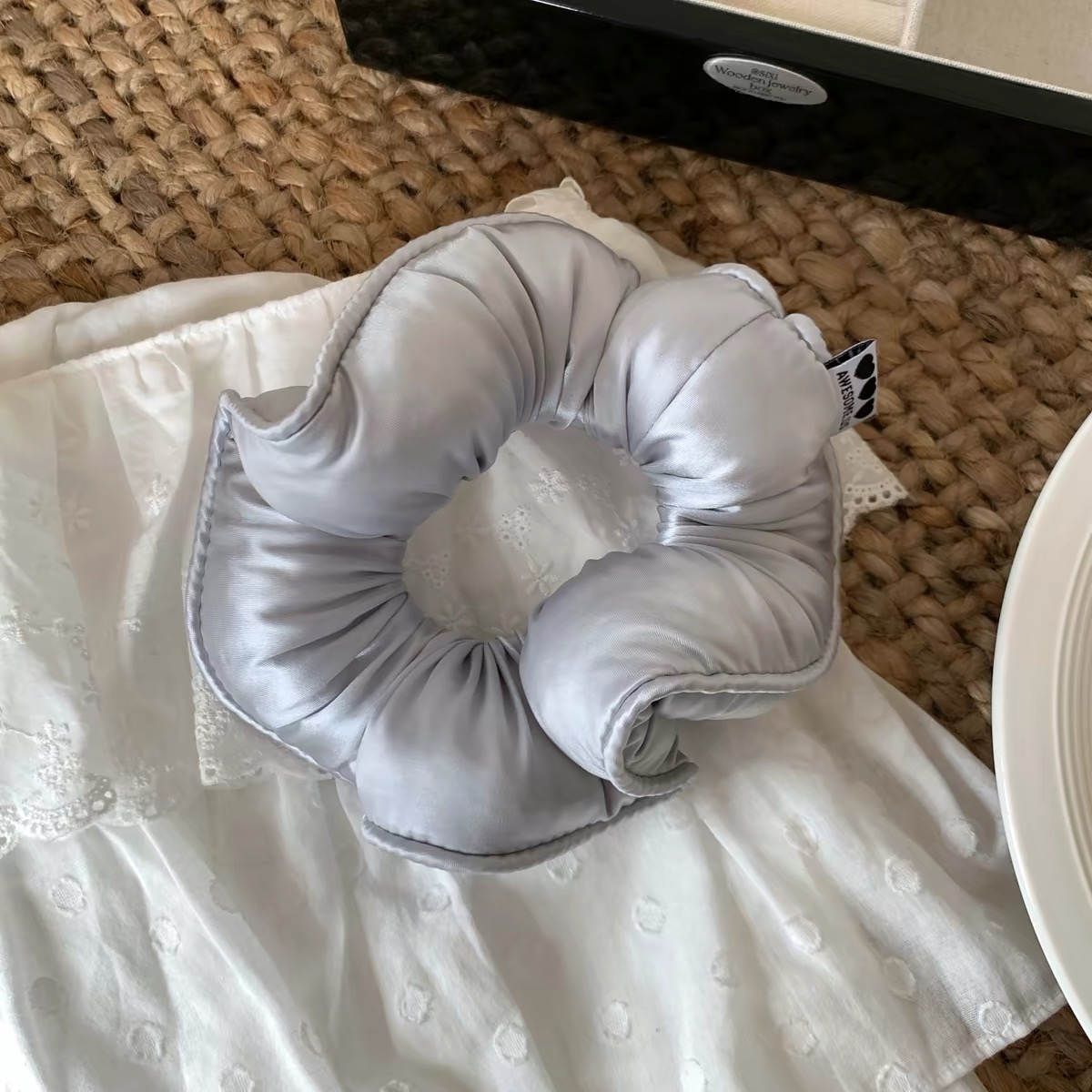Scrunchie hoa satin bản lớn_R05