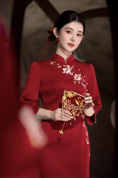 Sườn xám cách tân thêu hoa nổi dáng ôm tôn dáng_I54