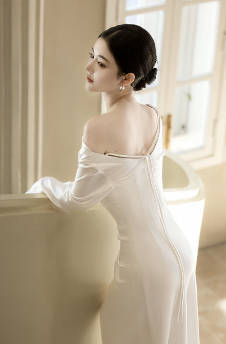 Đầm lụa dài cổ đổ lệch vai dáng ôm thanh lịch_I84