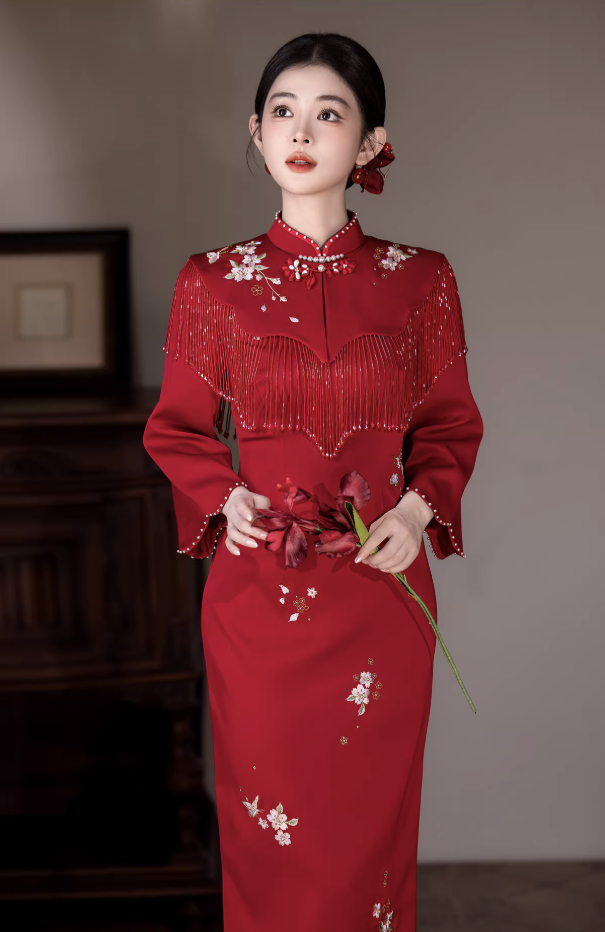 Sườn xám tua rua thêu hoa cổ tàu dáng ôm quý phái_I62