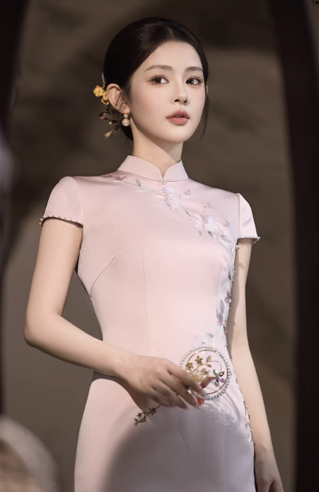 Sườn xám cách tân thêu hoa nổi dáng ôm tôn dáng_I54