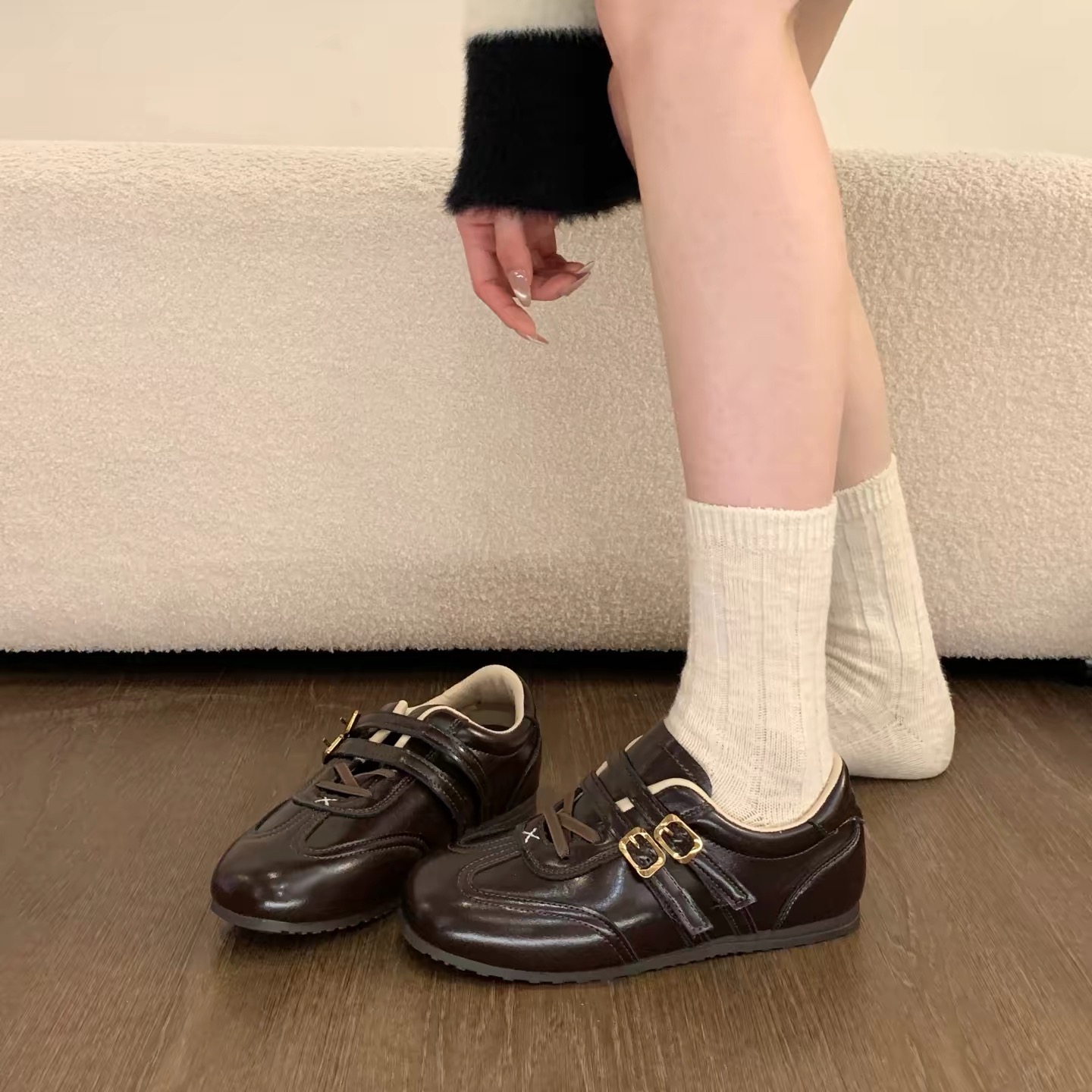 Giày sneaker nữ phối khóa kim loại phong cách vintage thanh lịch_S12