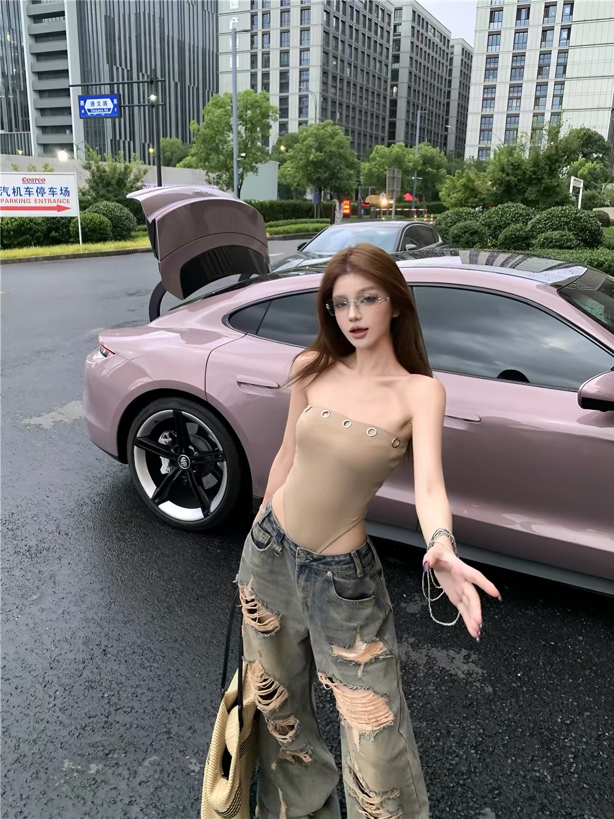 Áo body suit phối quần jean ống rộng rách_Q10