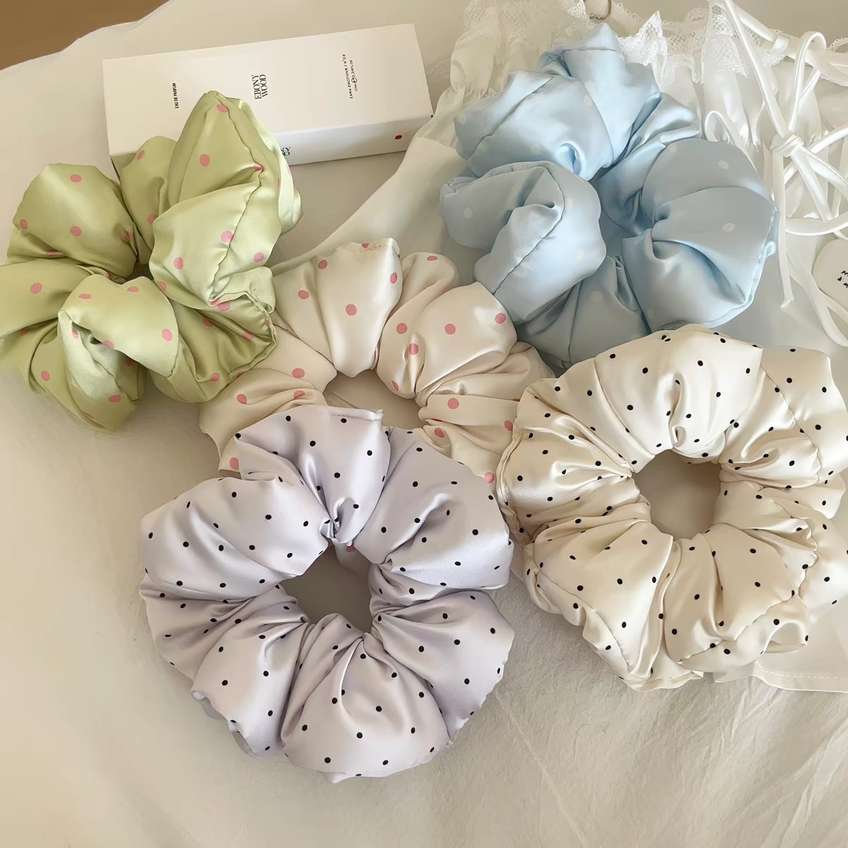 Scrunchie vải lụa chấm bi phồng_R04