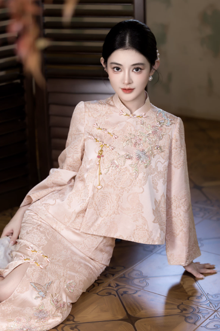 Váy cưới cách tân gấm đính hoa_I86