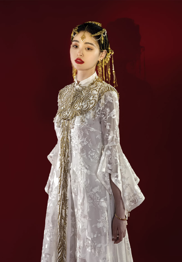 Váy cưới cổ cao thêu ngọc trai phong cách Trung Hoa_I21