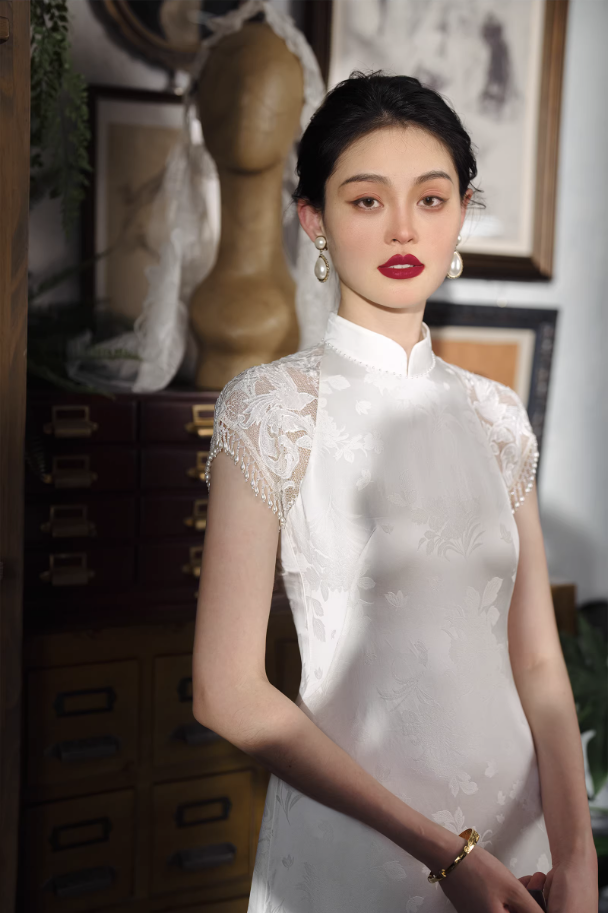 Váy cưới cổ cao ren hoa dáng dài sang trọng_I41