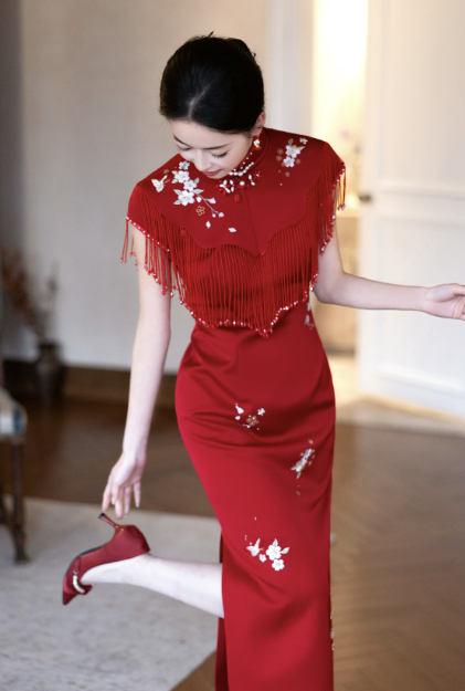 Sườn xám tua rua thêu hoa cổ tàu dáng ôm quý phái_I62