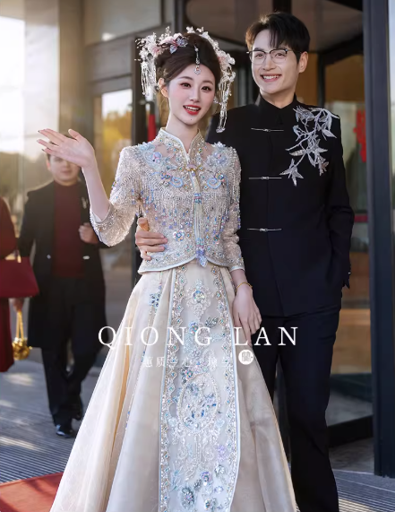 Váy cưới cổ điển thêu hoa tua rua sang trọng_I50