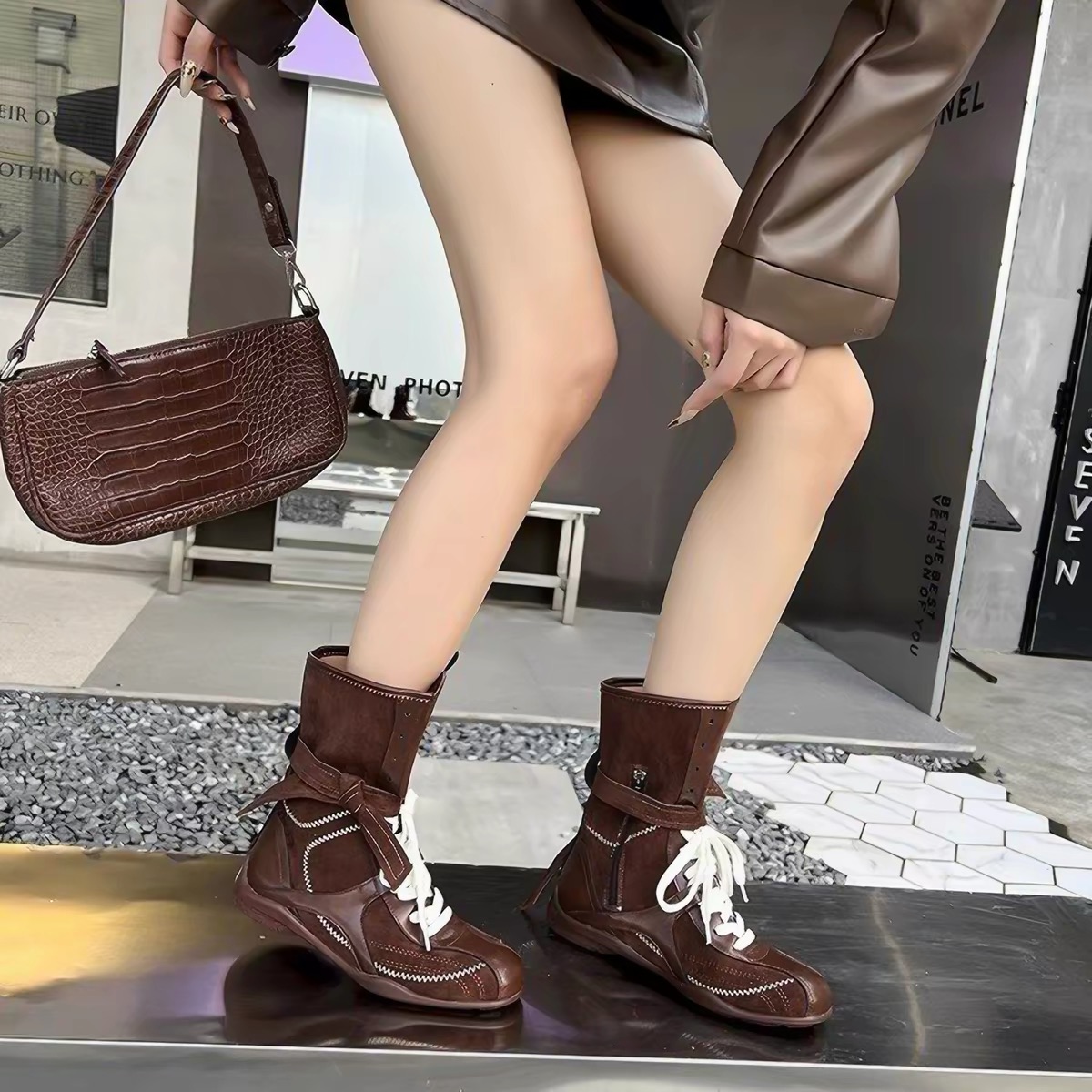 Giày boot cao cổ dây buộc phối khóa phong cách retro cổ điển_B01