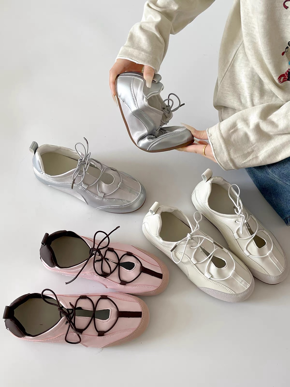 Giày sneaker dây rút nữ_S02