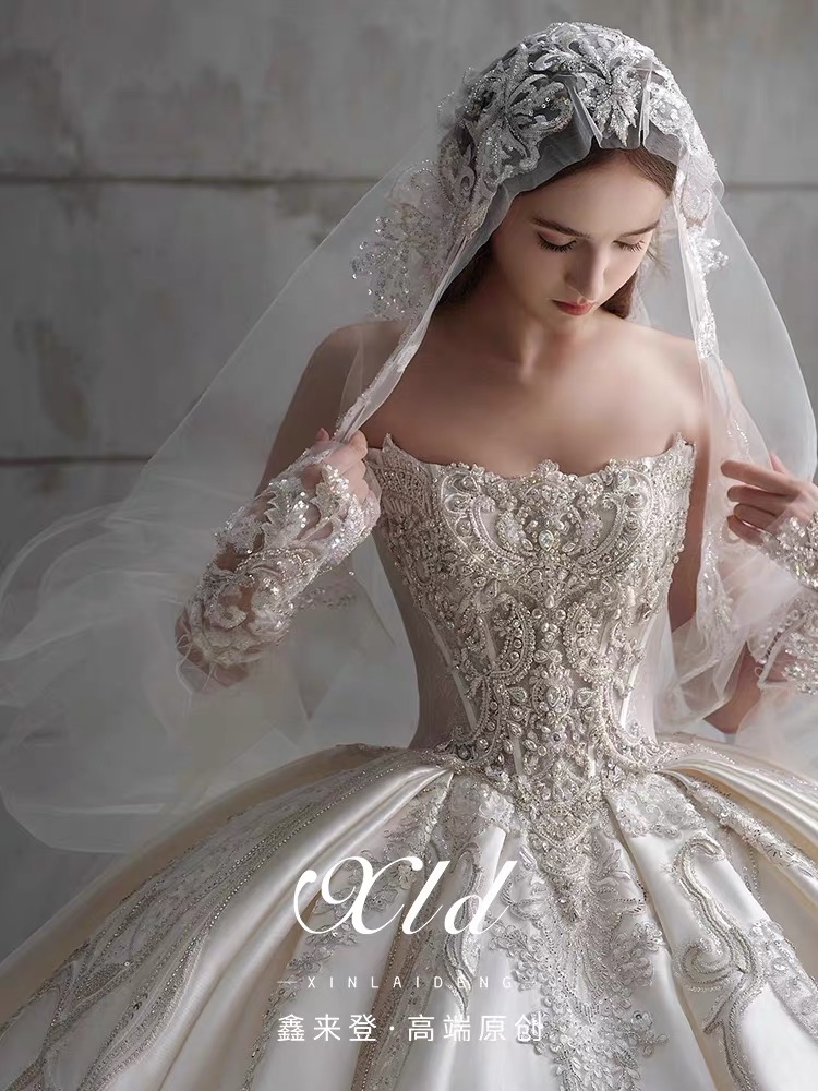 Váy cưới satin trắng đính hoạ tiết sang trọng_I152