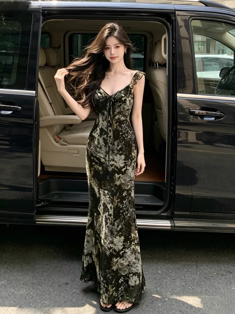 Váy nhung hoa cổ V nữ tính_Y82