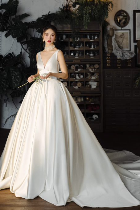 Váy cưới công chúa satin cổ V lưng hở sang trọng_I12