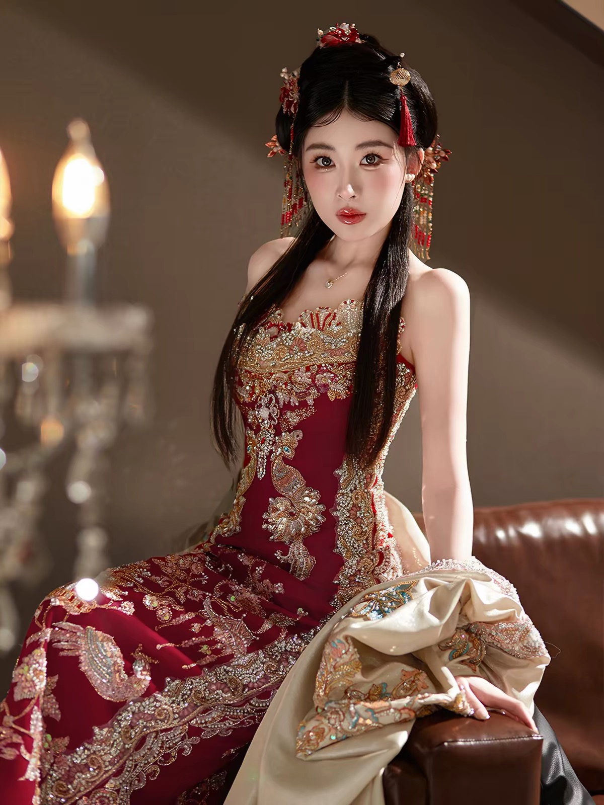 Sườn xám đỏ thêu họa tiết phối áo choàng_I125