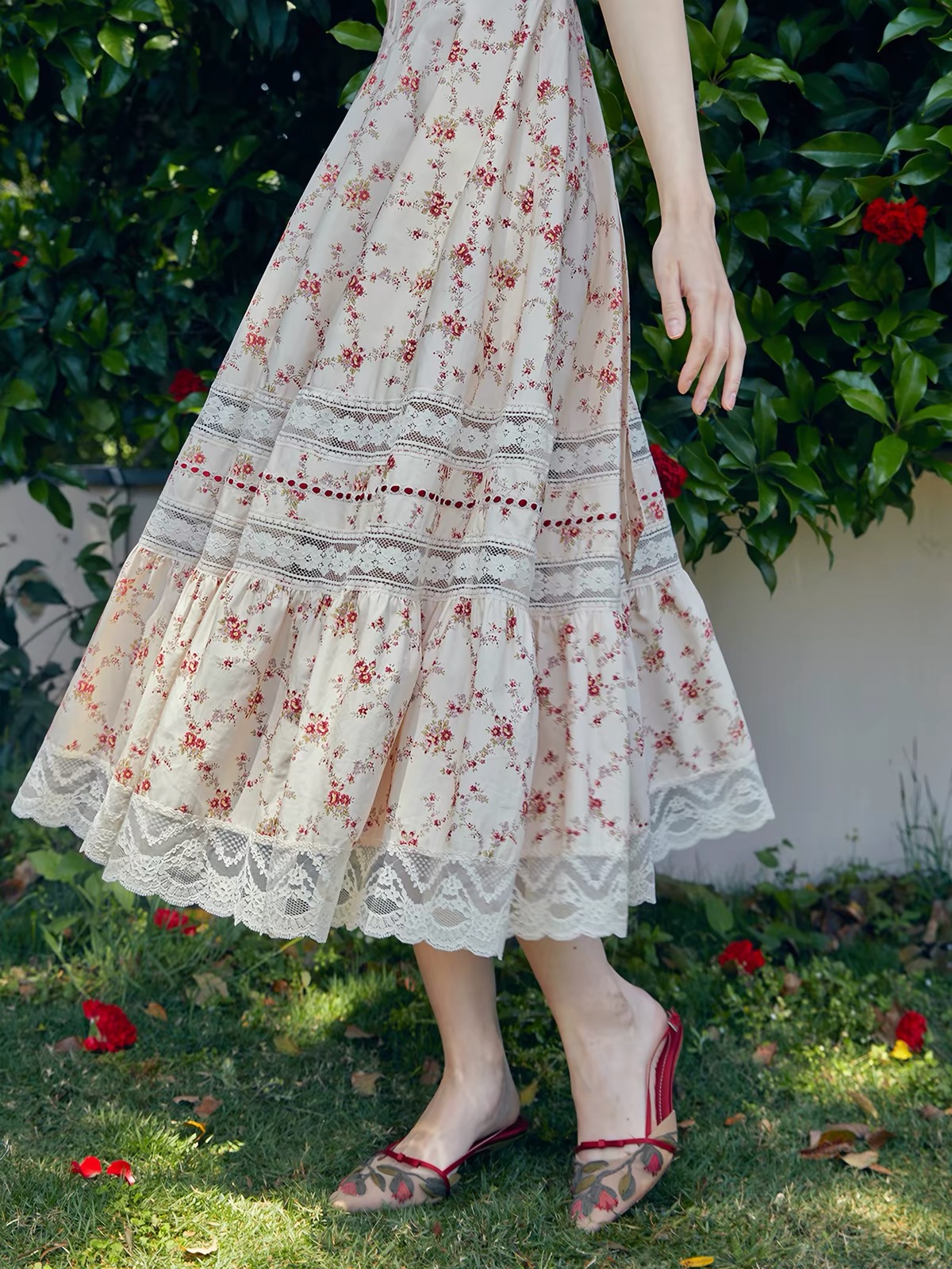 LaceMade váy hoa cổ vuông phối ren_Y91