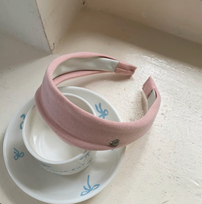 Băng đô cài tóc bản to đính charm trái tim_L02