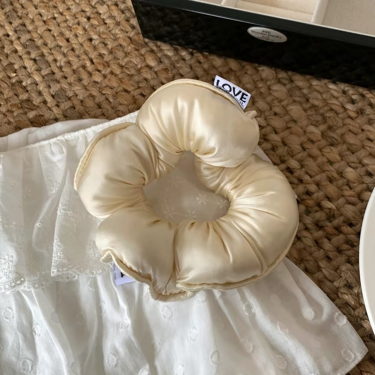 Scrunchie hoa satin bản lớn_R05