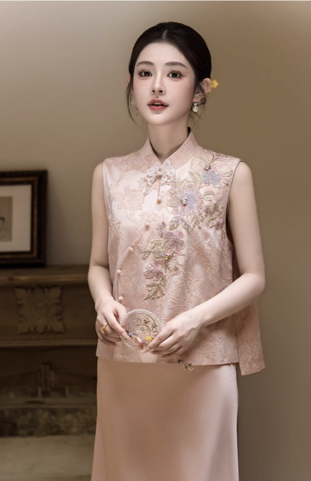 Sườn xám gấm hồng pastel dáng suông thanh lịch_I52