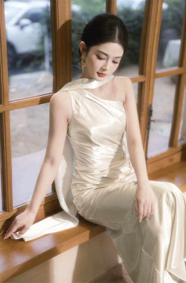 Váy lụa cổ yếm lệch vai thanh lịch_I59