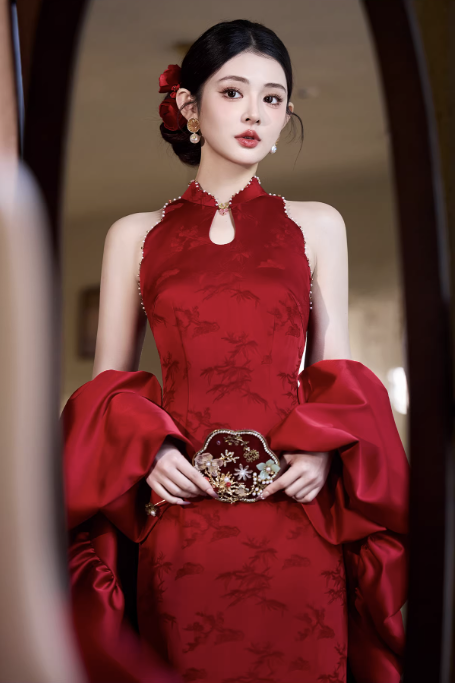 Sườn xám cưới đỏ cổ yếm đính ngọc kèm áo choàng_I55