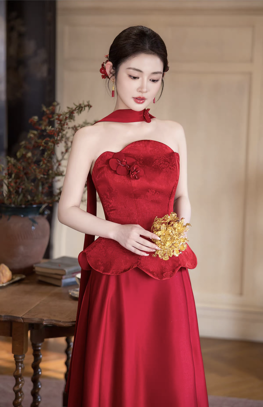 Sườn xám dáng dài cổ yếm sang trọng_I45