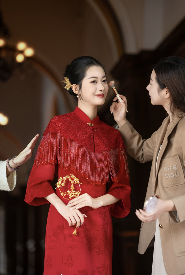 Sườn xám đỏ dài tua rua cổ cao tôn dáng_I75