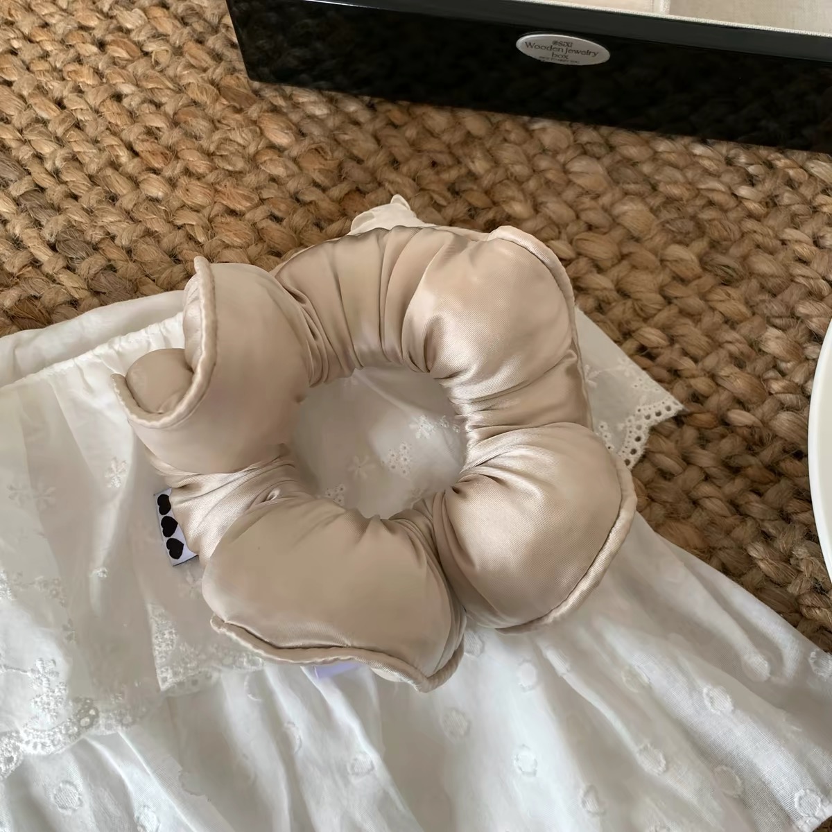 Scrunchie hoa satin bản lớn_R05