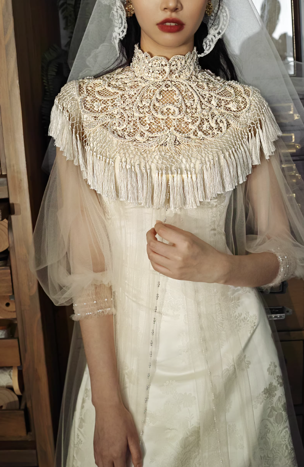 Váy cưới cổ cao ren tua rua phong cách cổ điển_I09