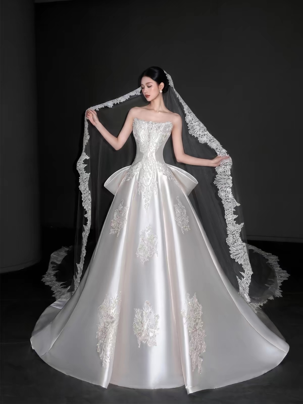 Váy cưới cúp ngực dáng công chúa ren thêu satin_I123