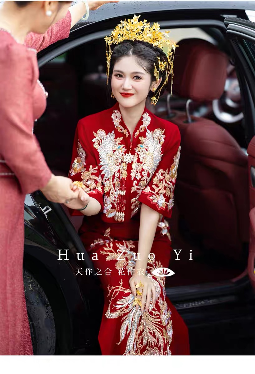 Váy cưới đỏ truyền thống thêu hoa văn dáng dài_I144
