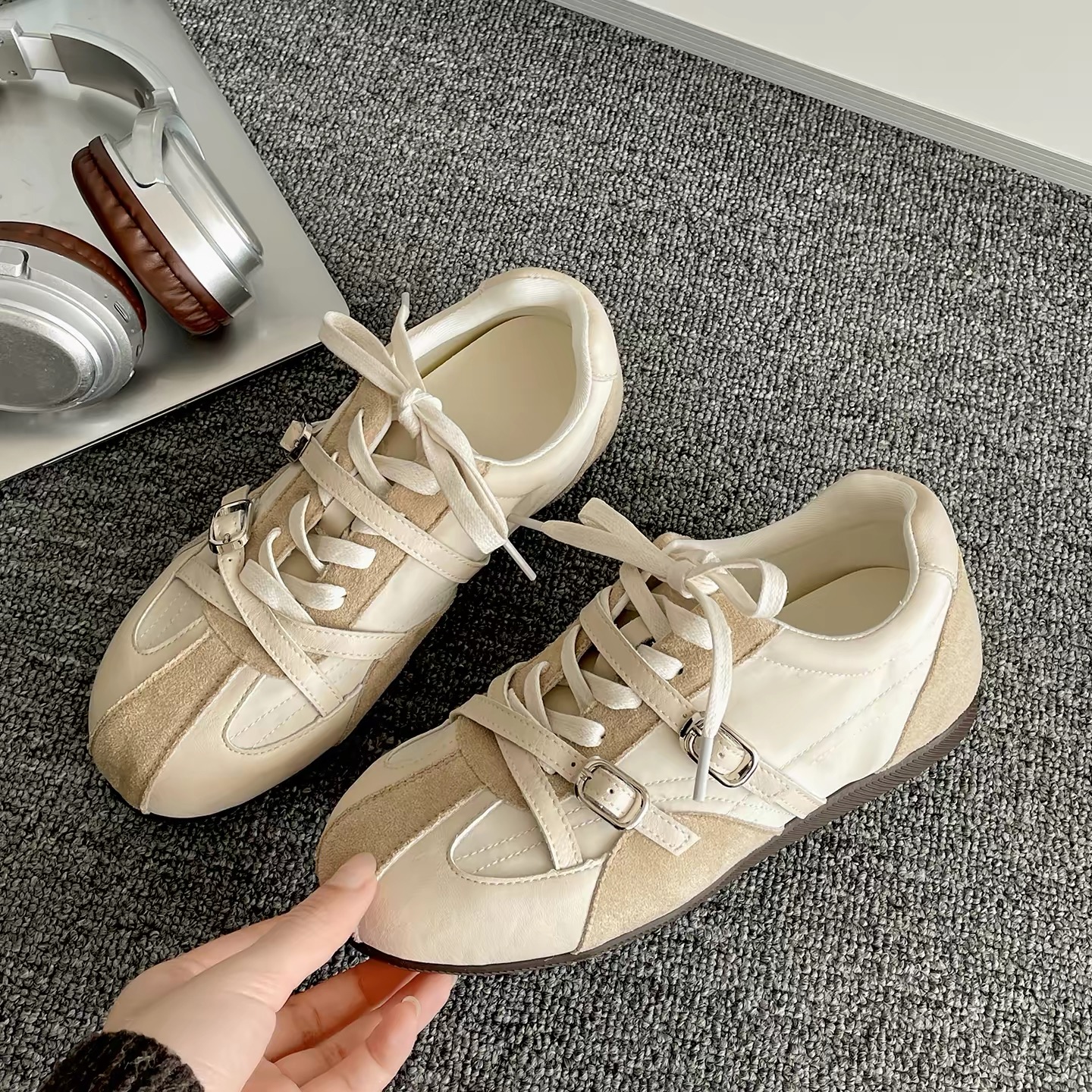 Giày sneaker nữ khóa kim loại_S07
