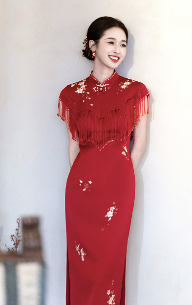 Sườn xám tua rua thêu hoa cổ tàu dáng ôm quý phái_I62